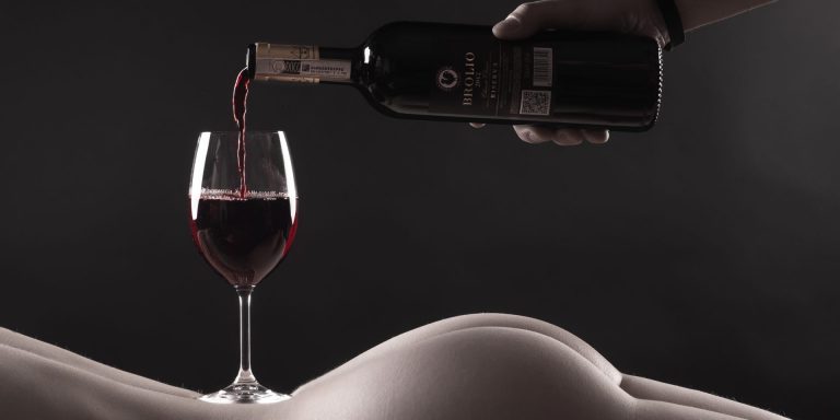 love a glas of vine on nude body